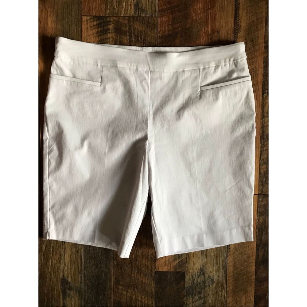 Time and Tru plus Size XXL 20 White pull on Bermuda walking shorts